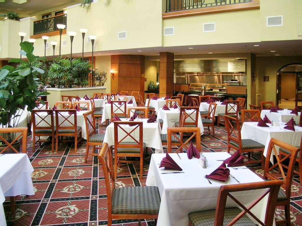 希尔顿亚特兰大阿尔法利塔使馆套房酒店 餐厅 照片